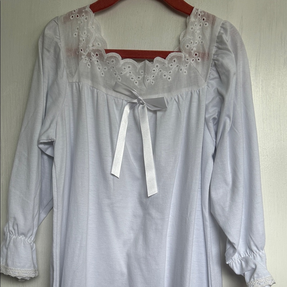 Charming White Kids Nightgown - Picture 3 of 5
